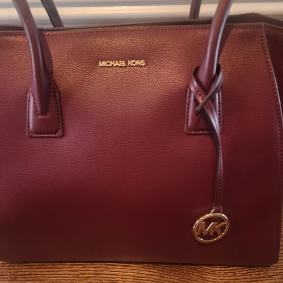 $628-NWT -Michael Kors Avril Extra-Large Tote 100% Leather-100% Suede - Picture 5 of 8